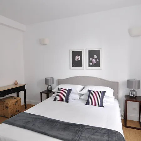Les Tourelles Guest house 4*